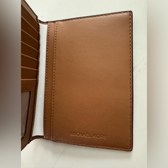 NWOT Michael Kors Canvas Jet Set Travel Passport Holder - Picture 5 of 5